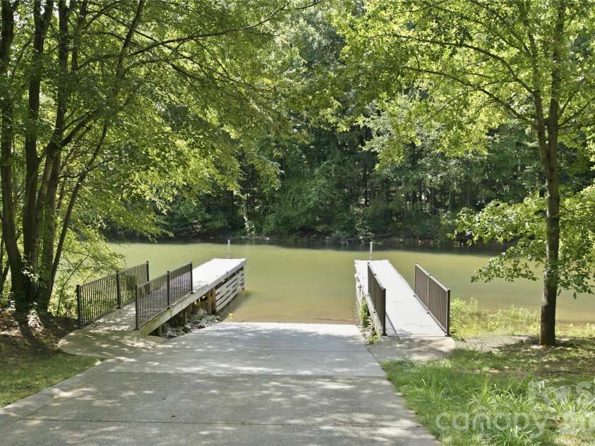 20528 Harbor View Drive, Cornelius, NC 28031.  MLS# CAR4387578, YatesRealty ID 28005. 
