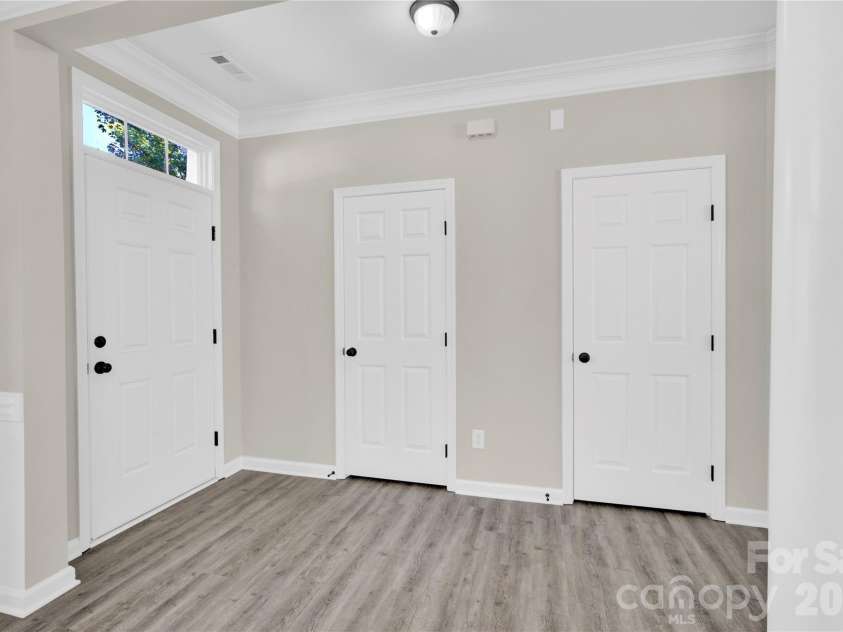 20528 Harbor View Drive, Cornelius, NC 28031.  MLS# CAR4387578, YatesRealty ID 28005. Foyer