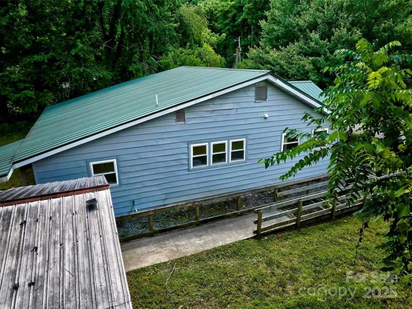 111 Kenneth Cooper Road, Whittier, NC 28789.  MLS# CAR4285287, YatesRealty ID 28006. 