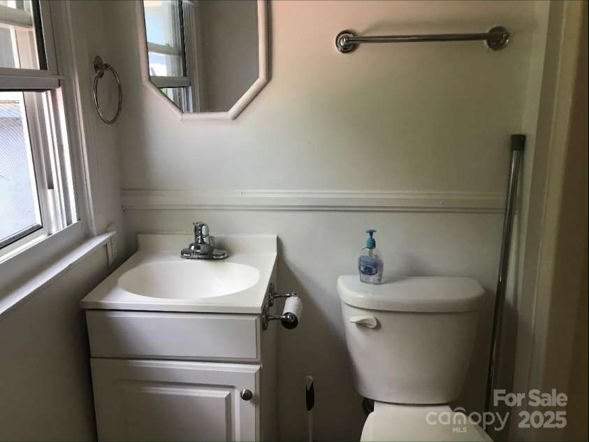 209 Edgewood Drive, Wingate, NC 28174.  MLS# CAR4285232, YatesRealty ID 28008. 2LQt Bathroom
