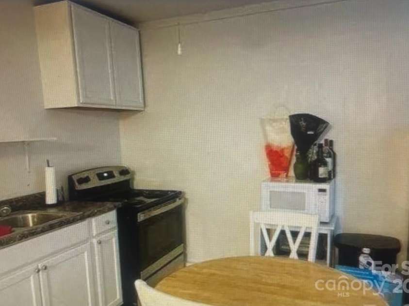 209 Edgewood Drive, Wingate, NC 28174.  MLS# CAR4285232, YatesRealty ID 28008. 2LQt Kitchen