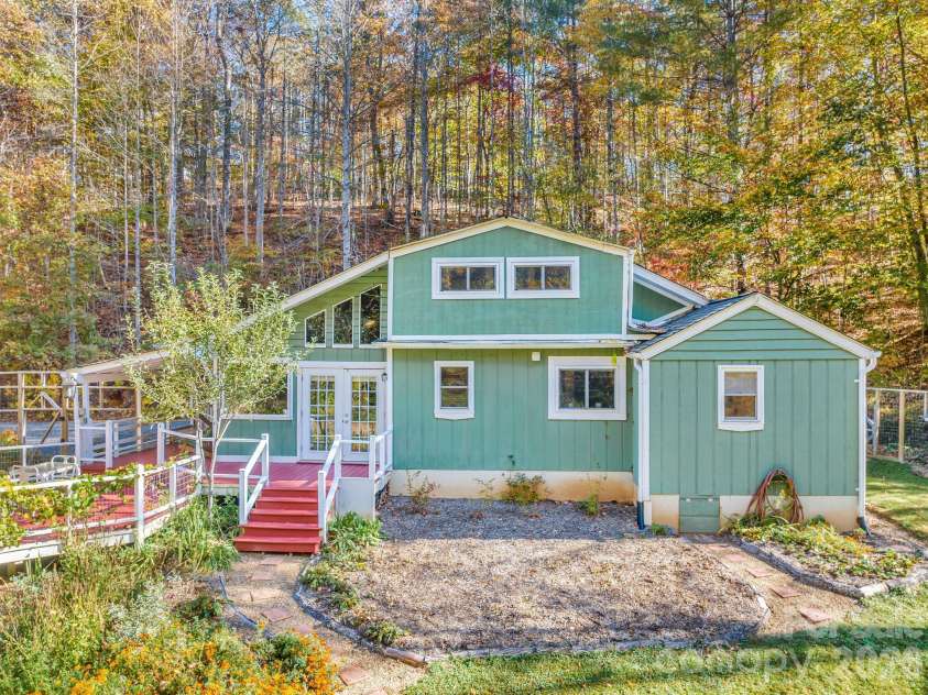 226 Fish Pond Lane, Burnsville, NC 28714.  MLS# CAR4390266, YatesRealty ID 28009. 