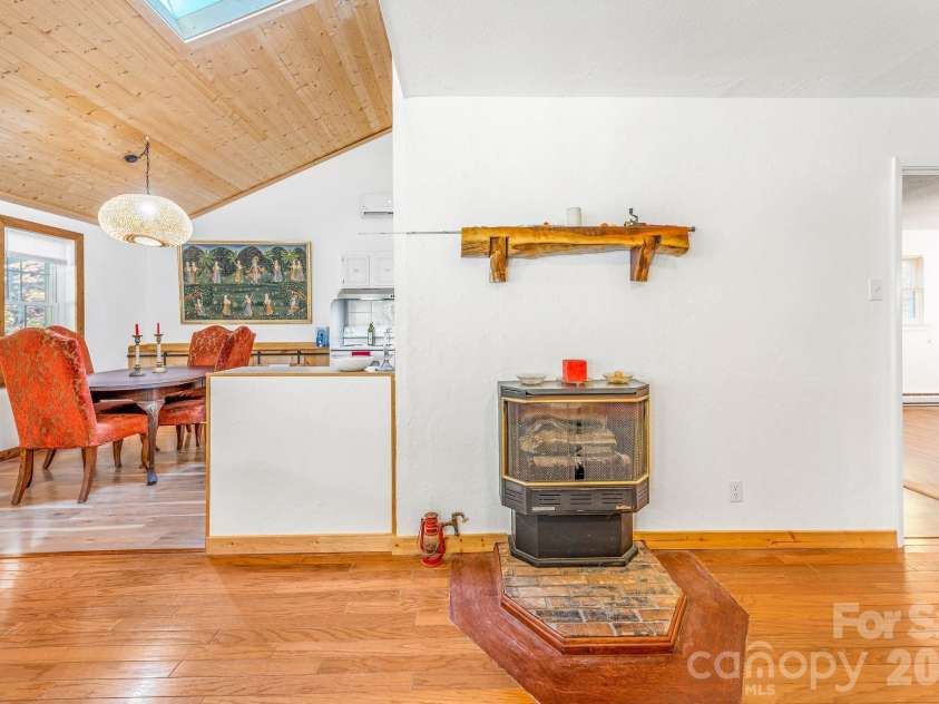 226 Fish Pond Lane, Burnsville, NC 28714.  MLS# CAR4390266, YatesRealty ID 28009. 