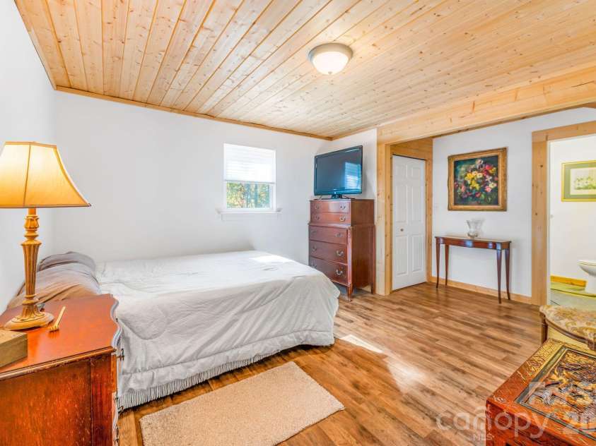 226 Fish Pond Lane, Burnsville, NC 28714.  MLS# CAR4390266, YatesRealty ID 28009. 