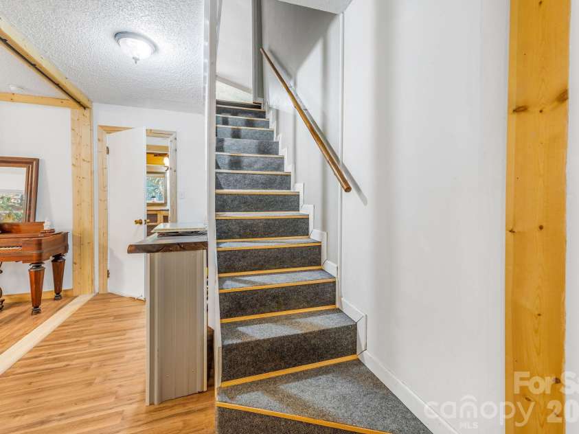 226 Fish Pond Lane, Burnsville, NC 28714.  MLS# CAR4390266, YatesRealty ID 28009. 