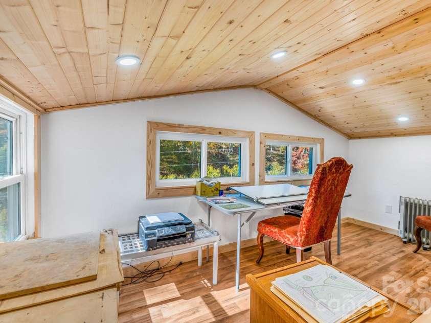 226 Fish Pond Lane, Burnsville, NC 28714.  MLS# CAR4390266, YatesRealty ID 28009. 