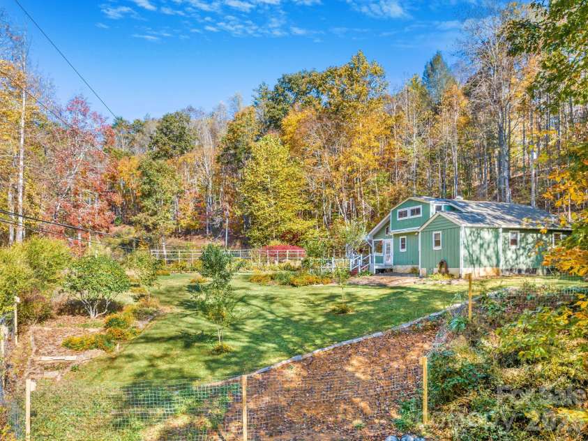 226 Fish Pond Lane, Burnsville, NC 28714.  MLS# CAR4390266, YatesRealty ID 28009. 