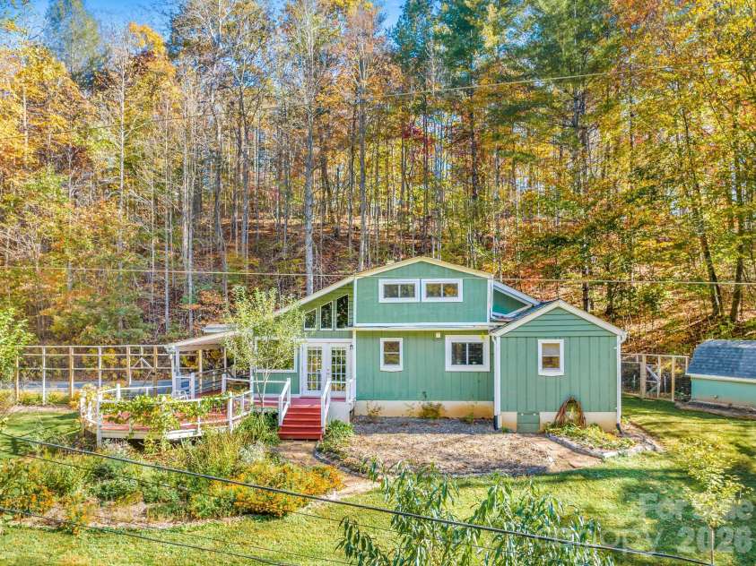 226 Fish Pond Lane, Burnsville, NC 28714.  MLS# CAR4390266, YatesRealty ID 28009. 