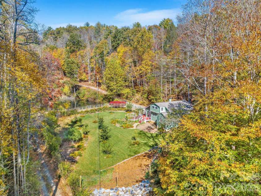 226 Fish Pond Lane, Burnsville, NC 28714.  MLS# CAR4390266, YatesRealty ID 28009. 
