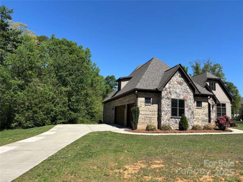 1021 Mccollum Oaks Lane, Monroe, NC 28110.  MLS# CAR4285149, YatesRealty ID 28013. 