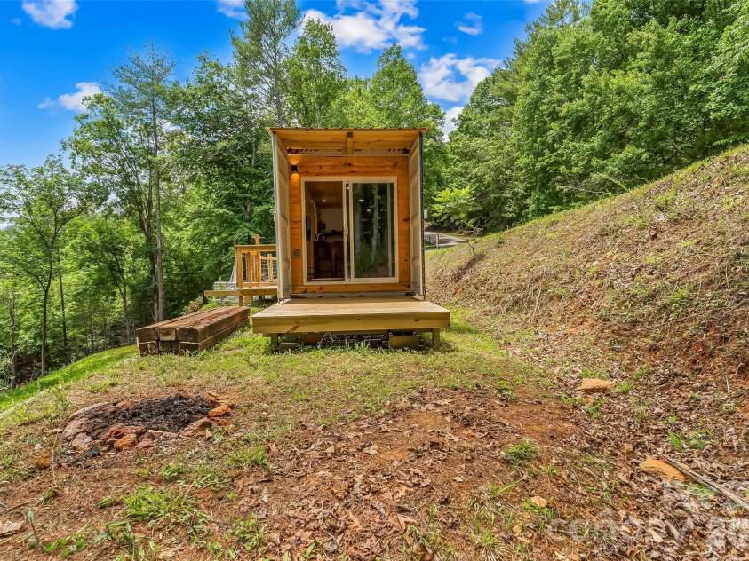 678 Forest Lake Heights Drive, Nebo, NC 28761.  MLS# CAR4390093, YatesRealty ID 28013. 