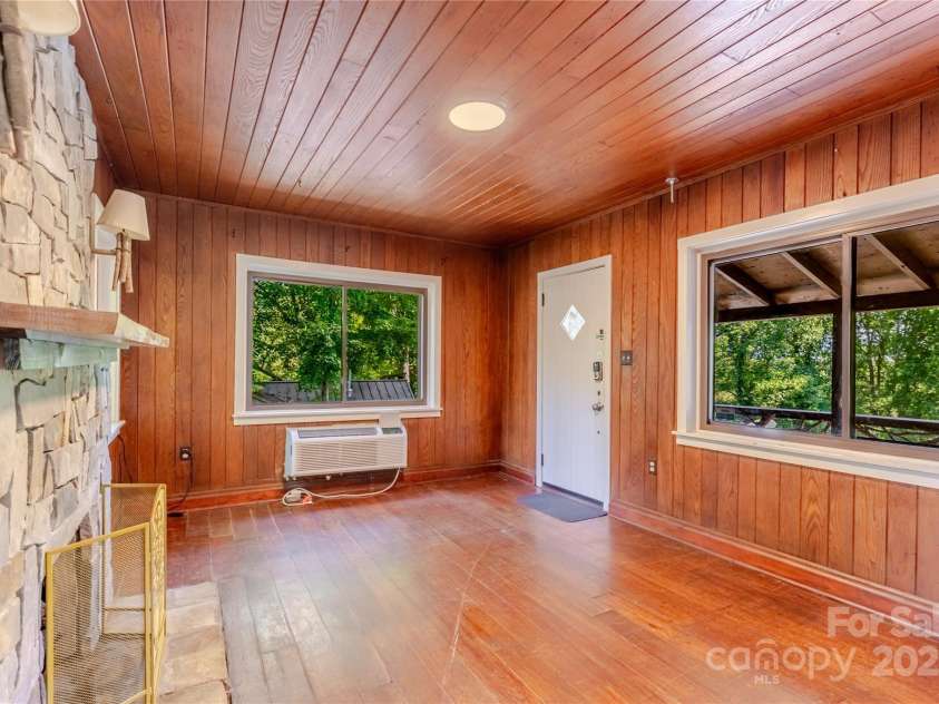 160 Observation Point Road, Bryson City, NC 28713.  MLS# CAR4284631, YatesRealty ID 28014. 
