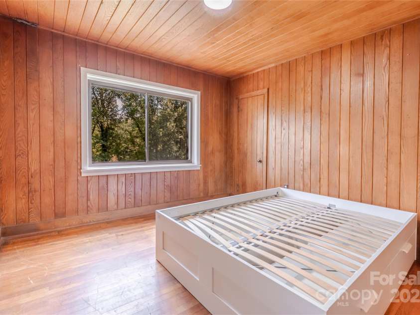 160 Observation Point Road, Bryson City, NC 28713.  MLS# CAR4284631, YatesRealty ID 28014. 