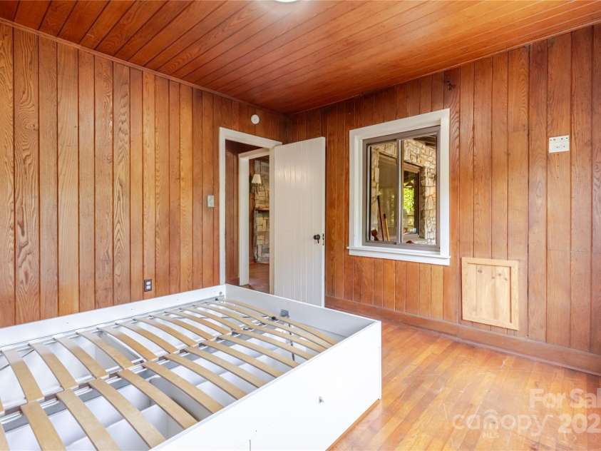 160 Observation Point Road, Bryson City, NC 28713.  MLS# CAR4284631, YatesRealty ID 28014. 