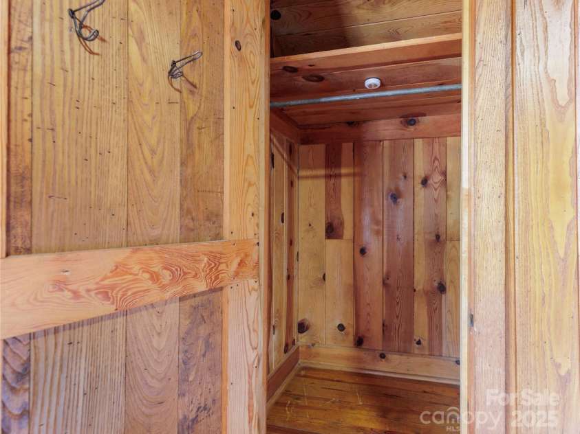 160 Observation Point Road, Bryson City, NC 28713.  MLS# CAR4284631, YatesRealty ID 28014. 