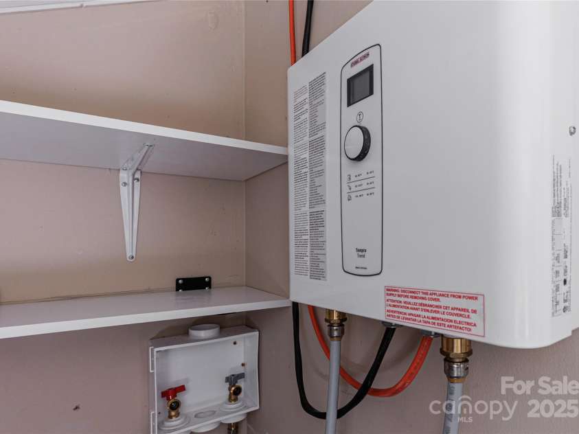 160 Observation Point Road, Bryson City, NC 28713.  MLS# CAR4284631, YatesRealty ID 28014. 