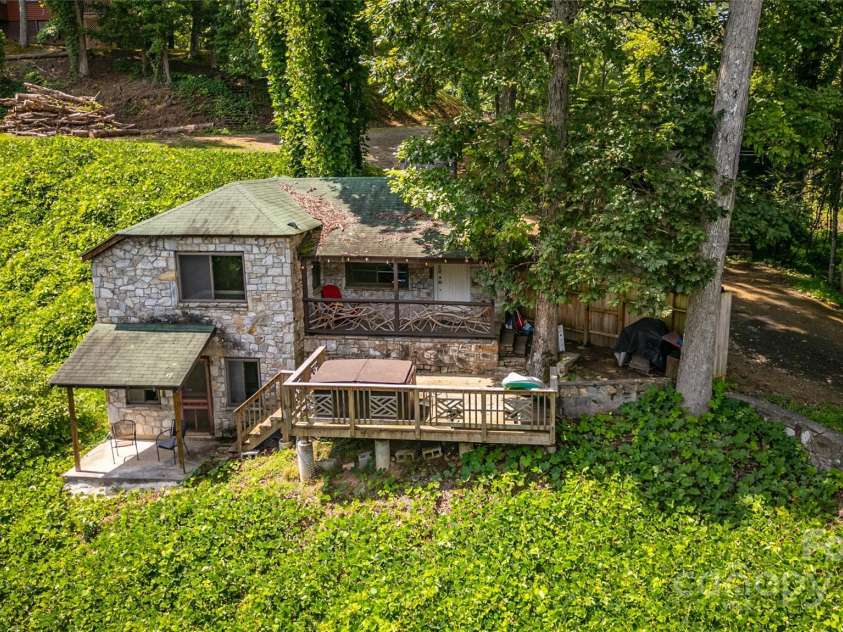 160 Observation Point Road, Bryson City, NC 28713.  MLS# CAR4284631, YatesRealty ID 28014. 