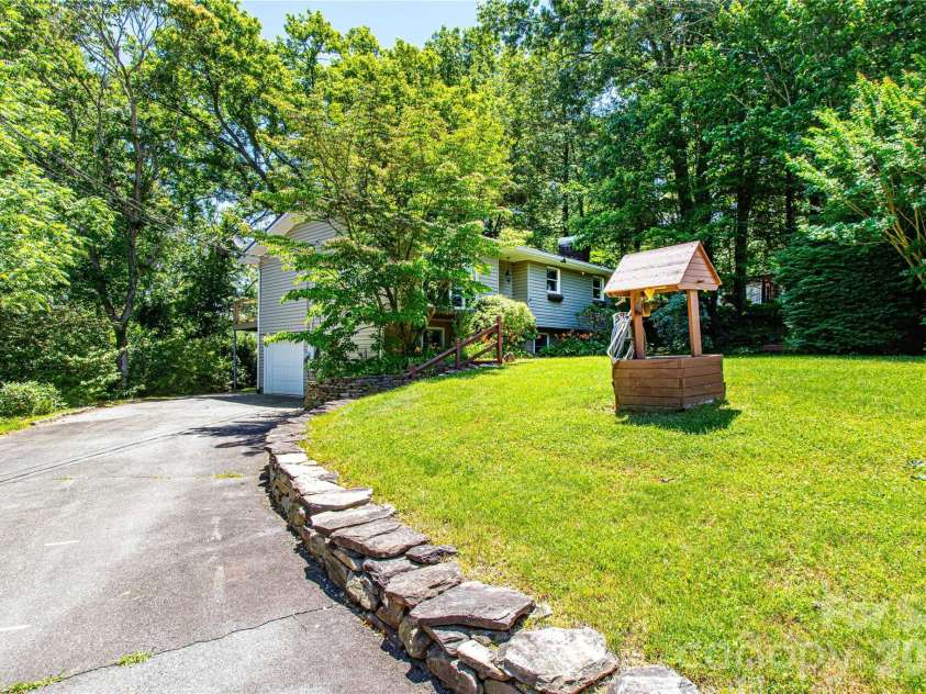 73 Cresent Drive, Pisgah Forest, NC 28768.  MLS# CAR4382489, YatesRealty ID 28014. 