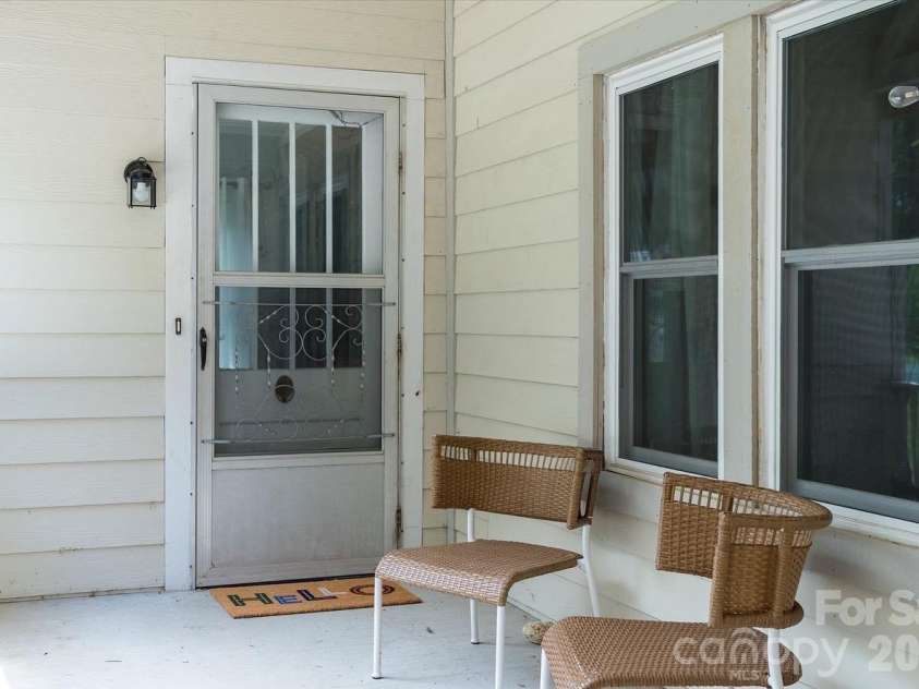 10 Washington Avenue, Asheville, NC 28804.  MLS# CAR4390227, YatesRealty ID 28015. 