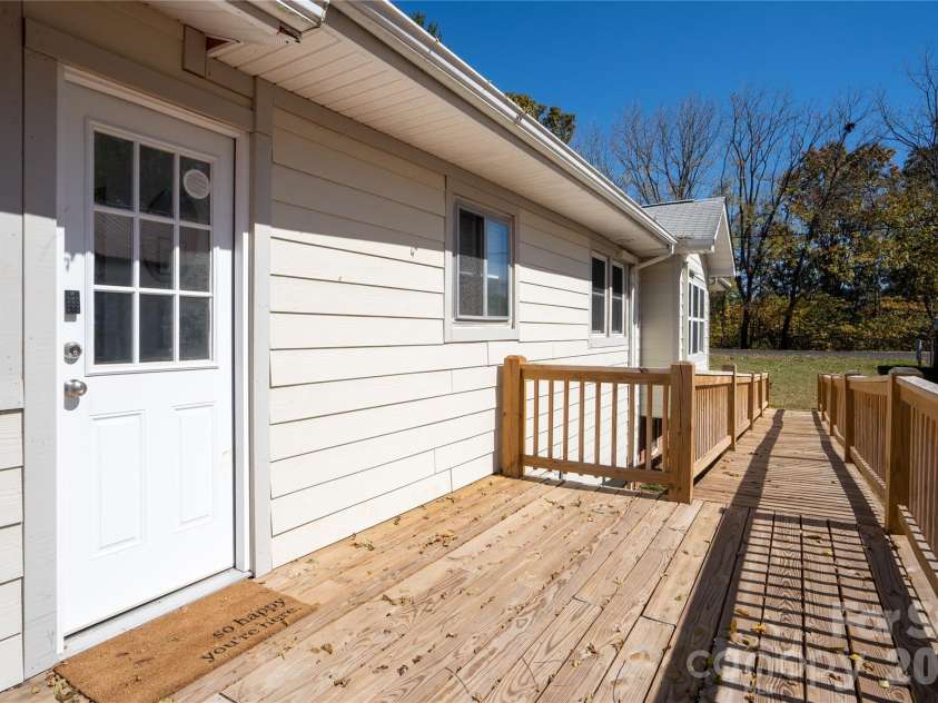 10 Washington Avenue, Asheville, NC 28804.  MLS# CAR4390227, YatesRealty ID 28015. 
