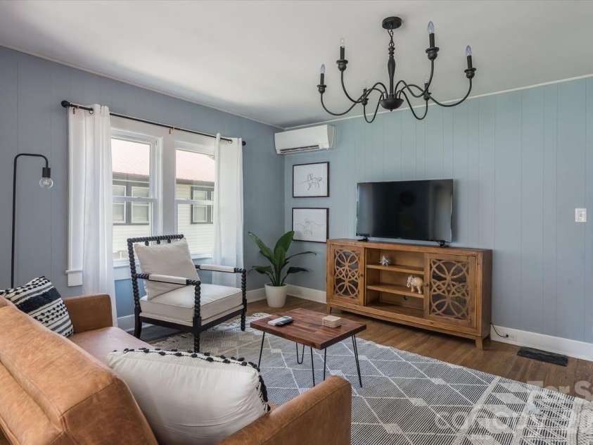 10 Washington Avenue, Asheville, NC 28804.  MLS# CAR4390227, YatesRealty ID 28015. Front unit