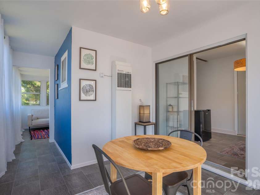 10 Washington Avenue, Asheville, NC 28804.  MLS# CAR4390227, YatesRealty ID 28015. Rear unit