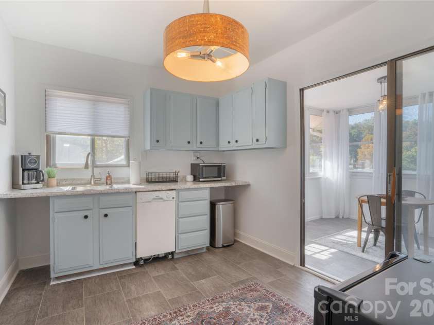10 Washington Avenue, Asheville, NC 28804.  MLS# CAR4390227, YatesRealty ID 28015. Rear unit