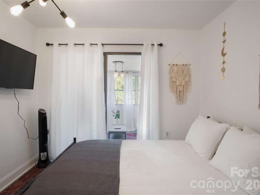 10 Washington Avenue, Asheville, NC 28804.  MLS# CAR4390227, YatesRealty ID 28015. Rear unit