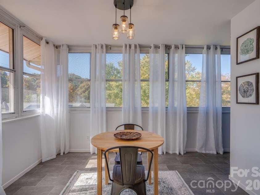 10 Washington Avenue, Asheville, NC 28804.  MLS# CAR4390227, YatesRealty ID 28015. Rear unit