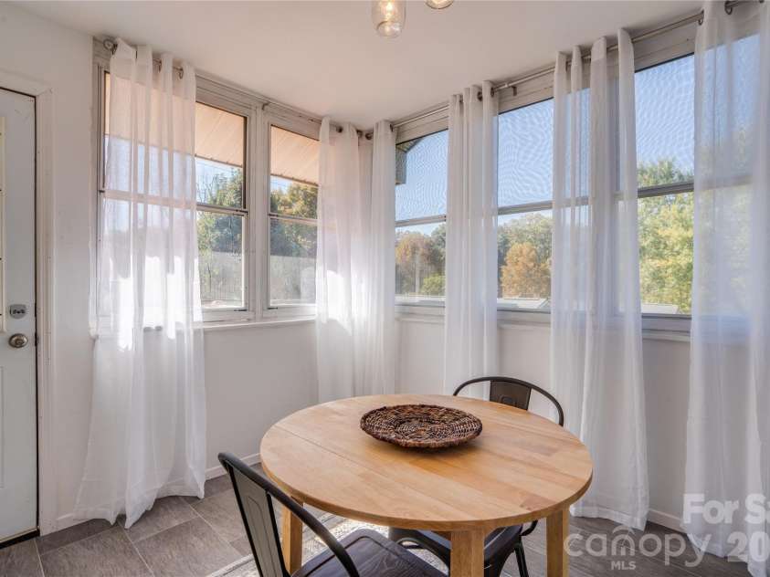 10 Washington Avenue, Asheville, NC 28804.  MLS# CAR4390227, YatesRealty ID 28015. Rear unit