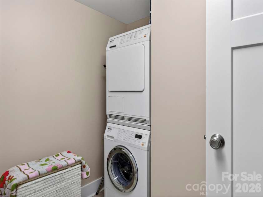 52 Melody Lane, Saluda, NC 28773.  MLS# CAR4390355, YatesRealty ID 28016. 