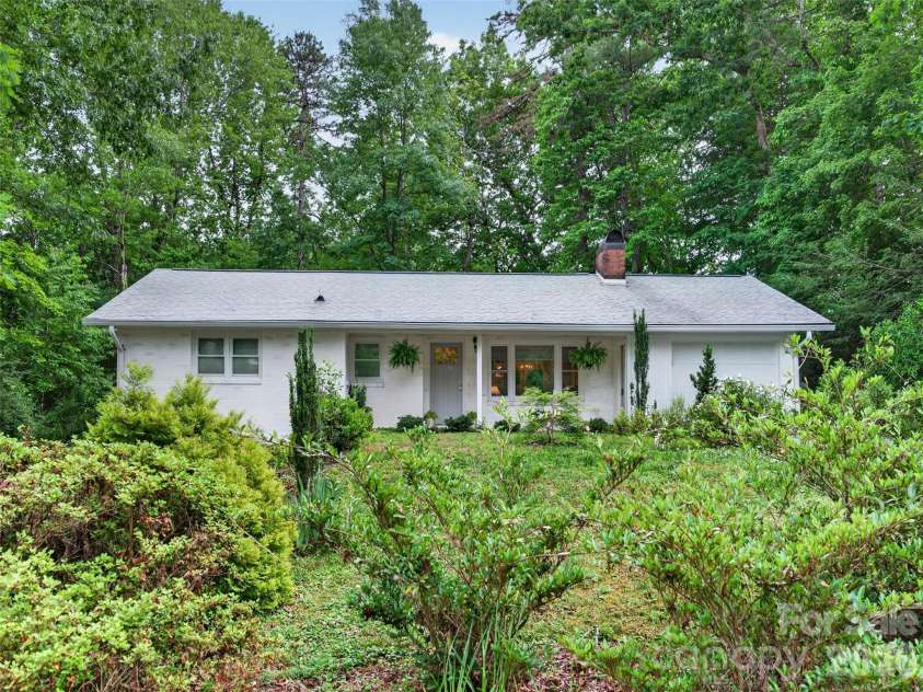 52 Melody Lane, Saluda, NC 28773.  MLS# CAR4390355, YatesRealty ID 28016. 