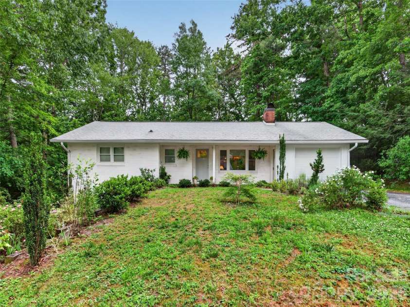 52 Melody Lane, Saluda, NC 28773.  MLS# CAR4390355, YatesRealty ID 28016. 