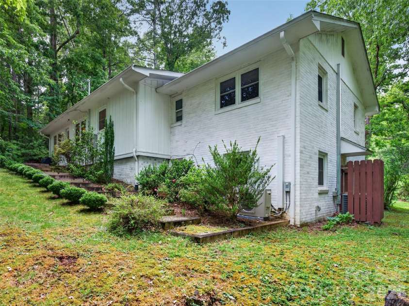 52 Melody Lane, Saluda, NC 28773.  MLS# CAR4390355, YatesRealty ID 28016. 