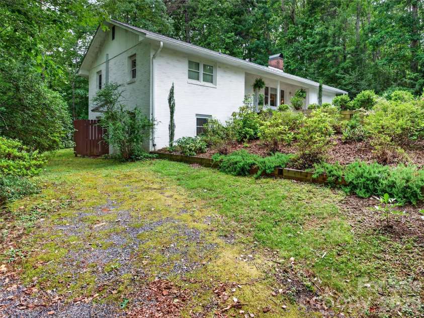 52 Melody Lane, Saluda, NC 28773.  MLS# CAR4390355, YatesRealty ID 28016. 
