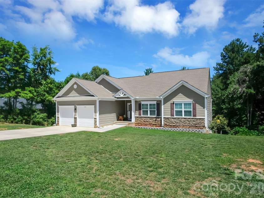 122 Windstone Drive, Troutman, NC 28166.  MLS# CAR4389418, YatesRealty ID 28017. 