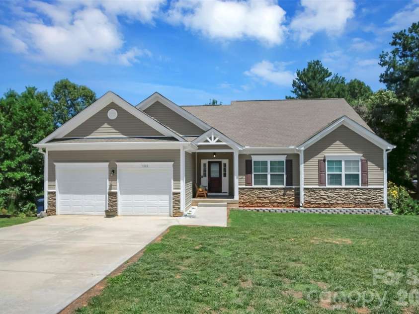 122 Windstone Drive, Troutman, NC 28166.  MLS# CAR4389418, YatesRealty ID 28017. 