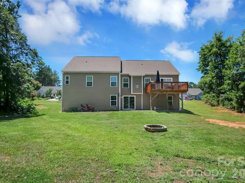 122 Windstone Drive, Troutman, NC 28166.  MLS# CAR4389418, YatesRealty ID 28017. 