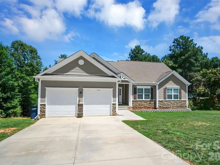 122 Windstone Drive, Troutman, NC 28166.  MLS# CAR4389418, YatesRealty ID 28017. 