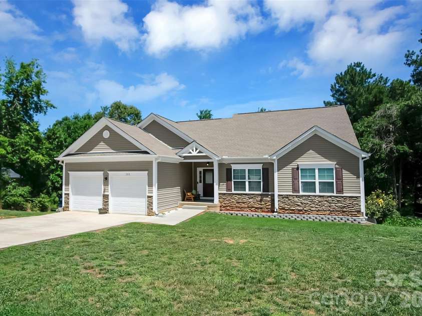 122 Windstone Drive, Troutman, NC 28166.  MLS# CAR4389418, YatesRealty ID 28017. 