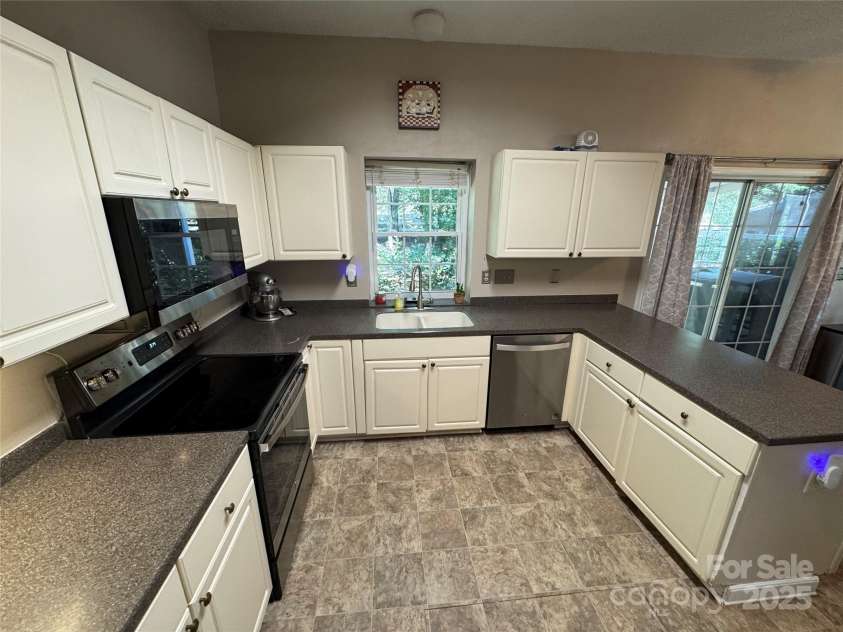 13525 Helmsley Court, Charlotte, NC 28273.  MLS# CAR4284456, YatesRealty ID 28017. 