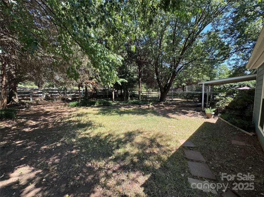 13525 Helmsley Court, Charlotte, NC 28273.  MLS# CAR4284456, YatesRealty ID 28017. 