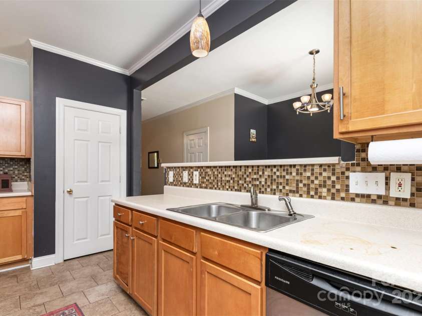 2108 Sardony Lane, Charlotte, NC 28213.  MLS# CAR4285042, YatesRealty ID 28018. 