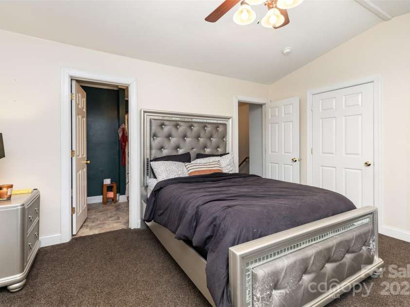 2108 Sardony Lane, Charlotte, NC 28213.  MLS# CAR4285042, YatesRealty ID 28018. 