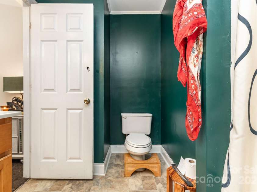 2108 Sardony Lane, Charlotte, NC 28213.  MLS# CAR4285042, YatesRealty ID 28018. 