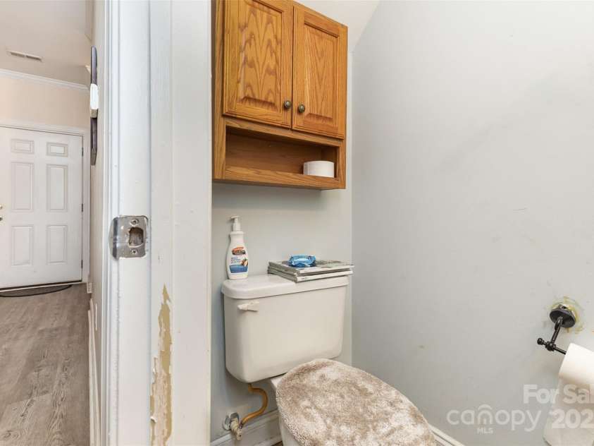 2108 Sardony Lane, Charlotte, NC 28213.  MLS# CAR4285042, YatesRealty ID 28018. 
