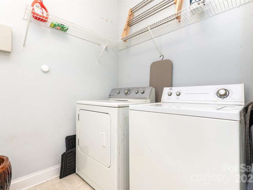 2108 Sardony Lane, Charlotte, NC 28213.  MLS# CAR4285042, YatesRealty ID 28018. 