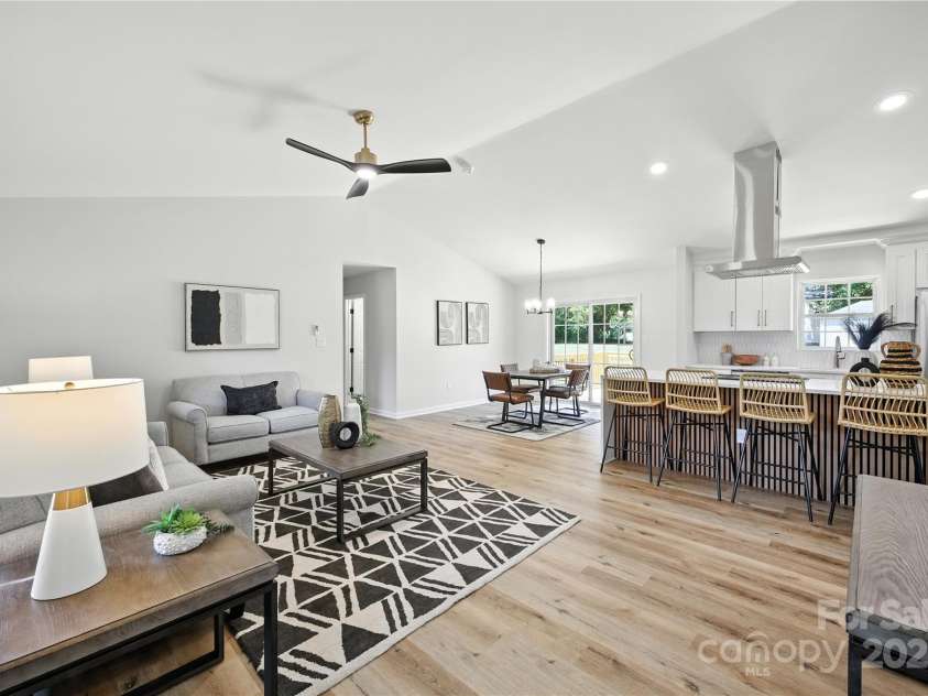 814 Mark Street, Belmont, NC 28012.  MLS# CAR4281638, YatesRealty ID 28019. 