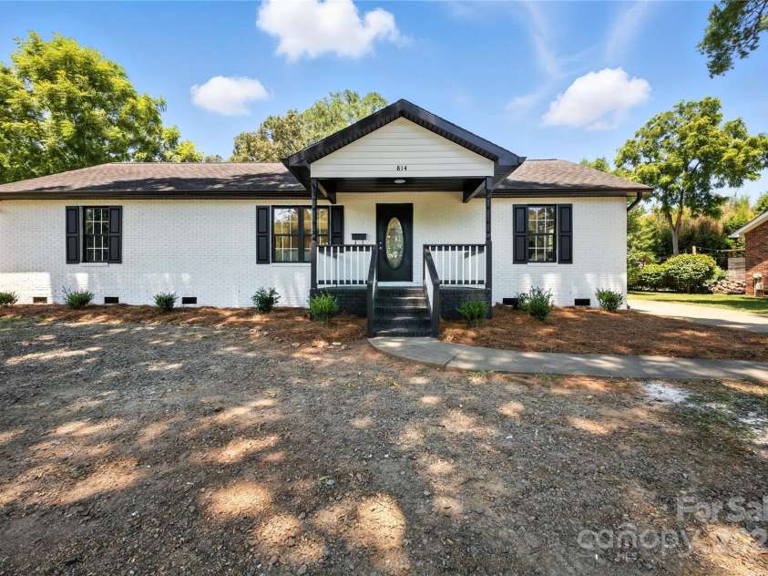 814 Mark Street, Belmont, NC 28012.  MLS# CAR4281638, YatesRealty ID 28019. 