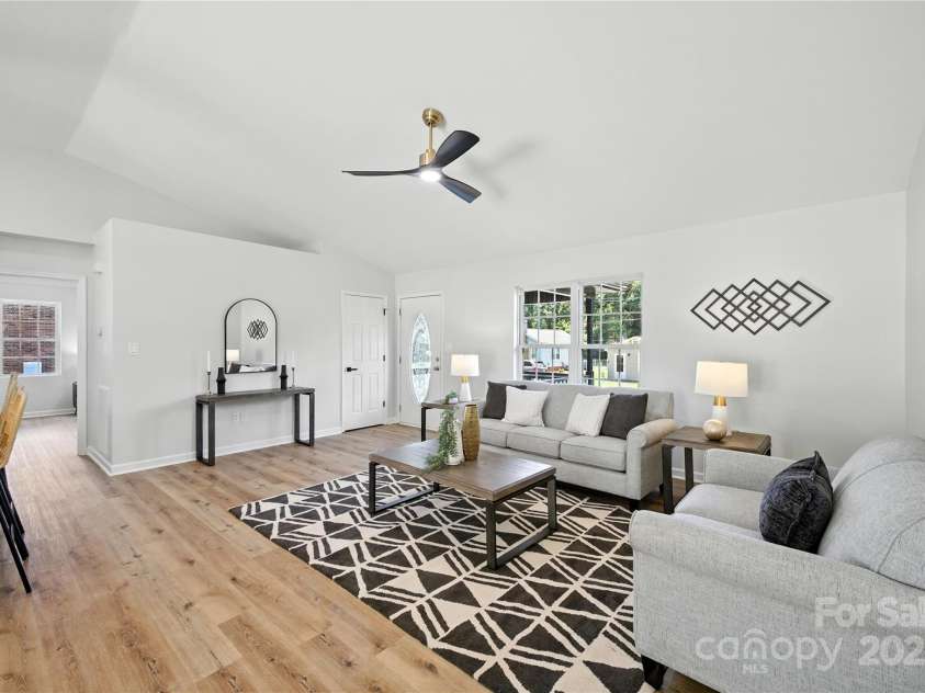 814 Mark Street, Belmont, NC 28012.  MLS# CAR4281638, YatesRealty ID 28019. 